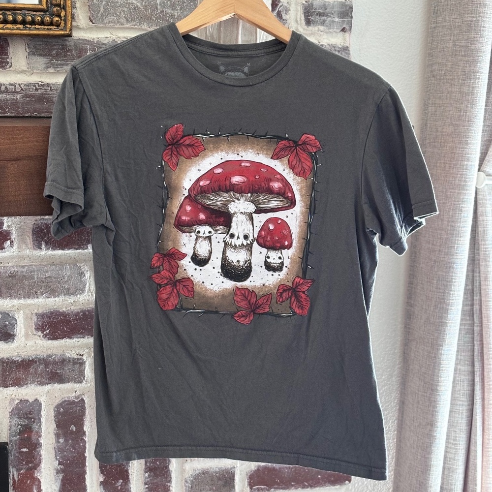 Mushroom Graphic Tee, Women's Size Medium, Great Condition! Worn once!